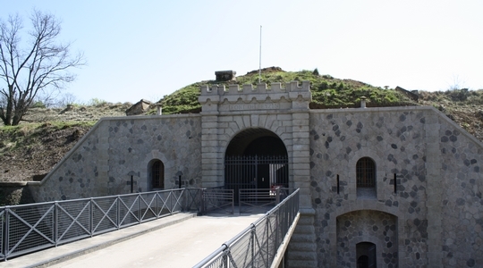 l'entr�e du fort de Feyzin